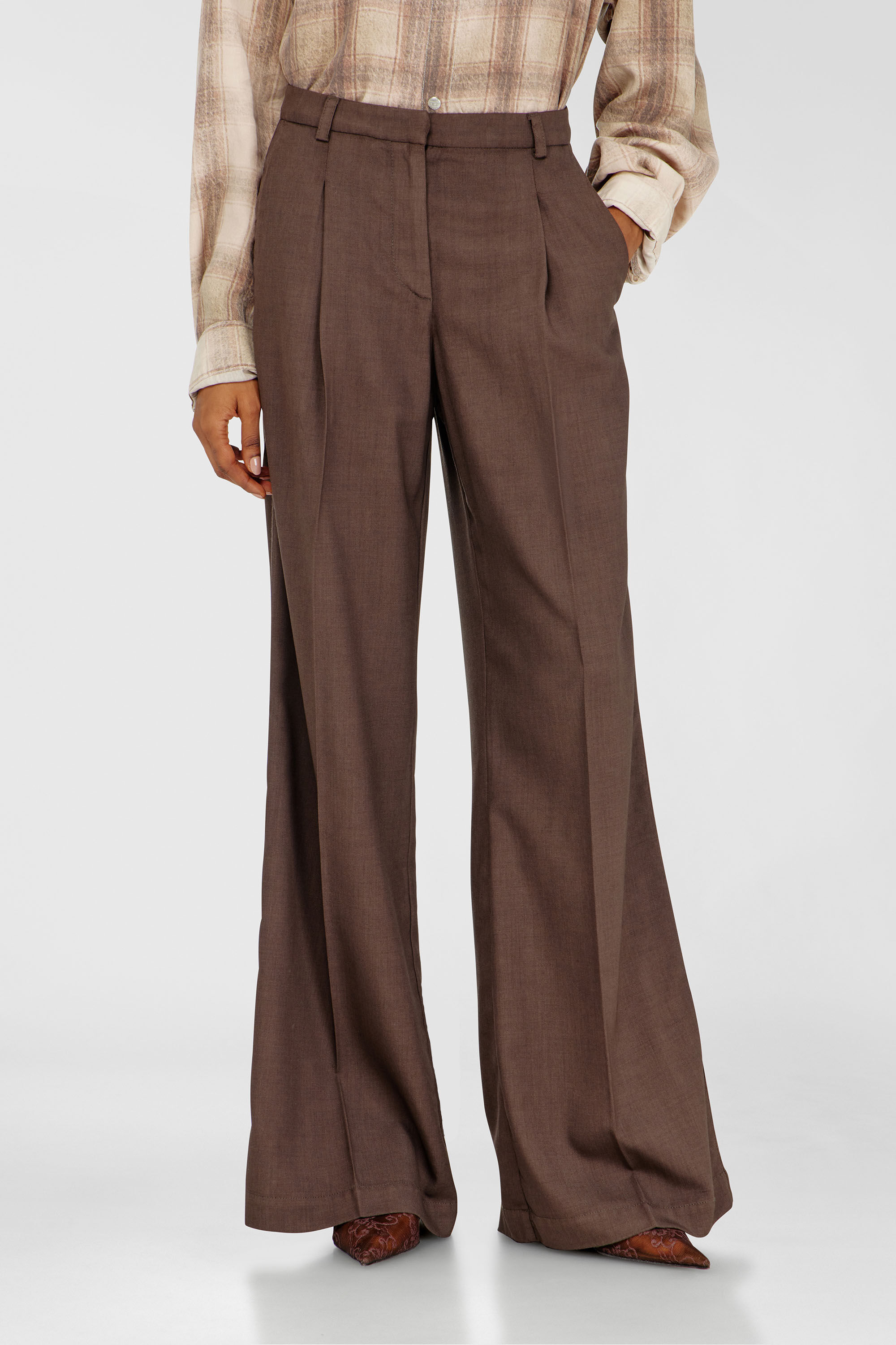 Diesel - P-ARIDE, Woman's Pleated wide-leg pants in stretch wool in Brown - 3