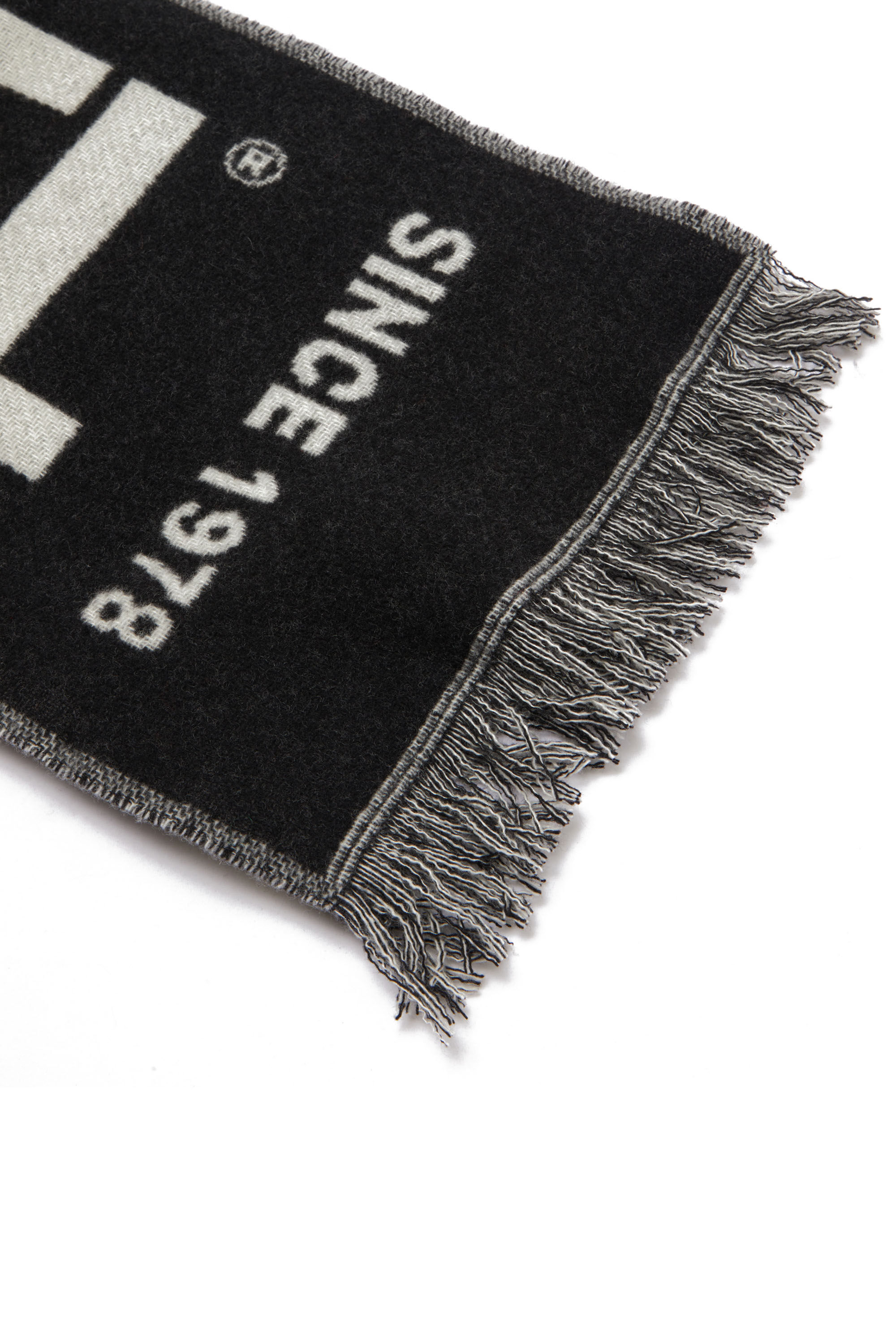 Diesel - S-BISC-NEW, Man Blended wool scarf with jacquard logo in Black - Image 4