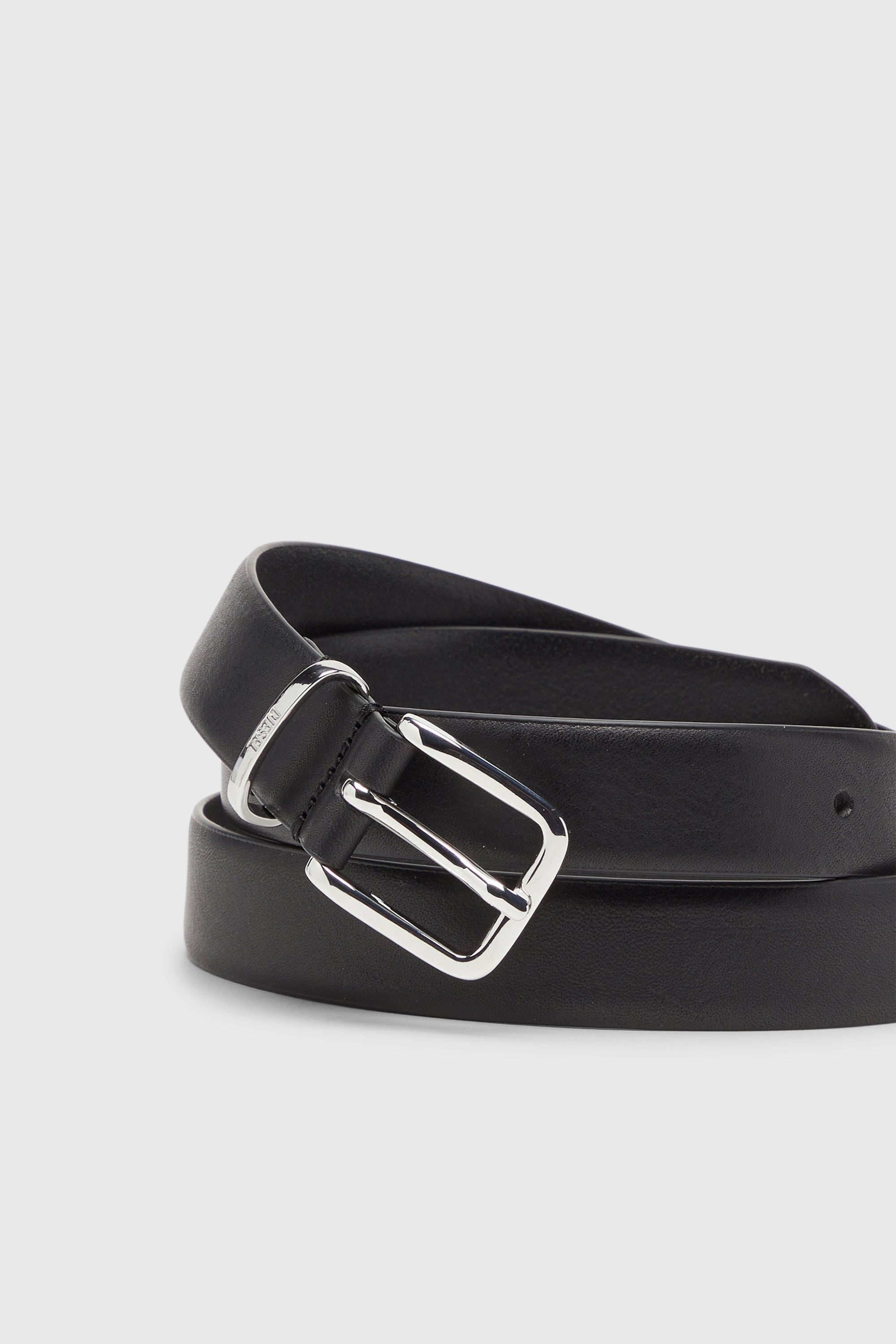 Diesel - B-BISCOTTO W KNOT 25, Woman's 2.5cm leather belt in Black - 3