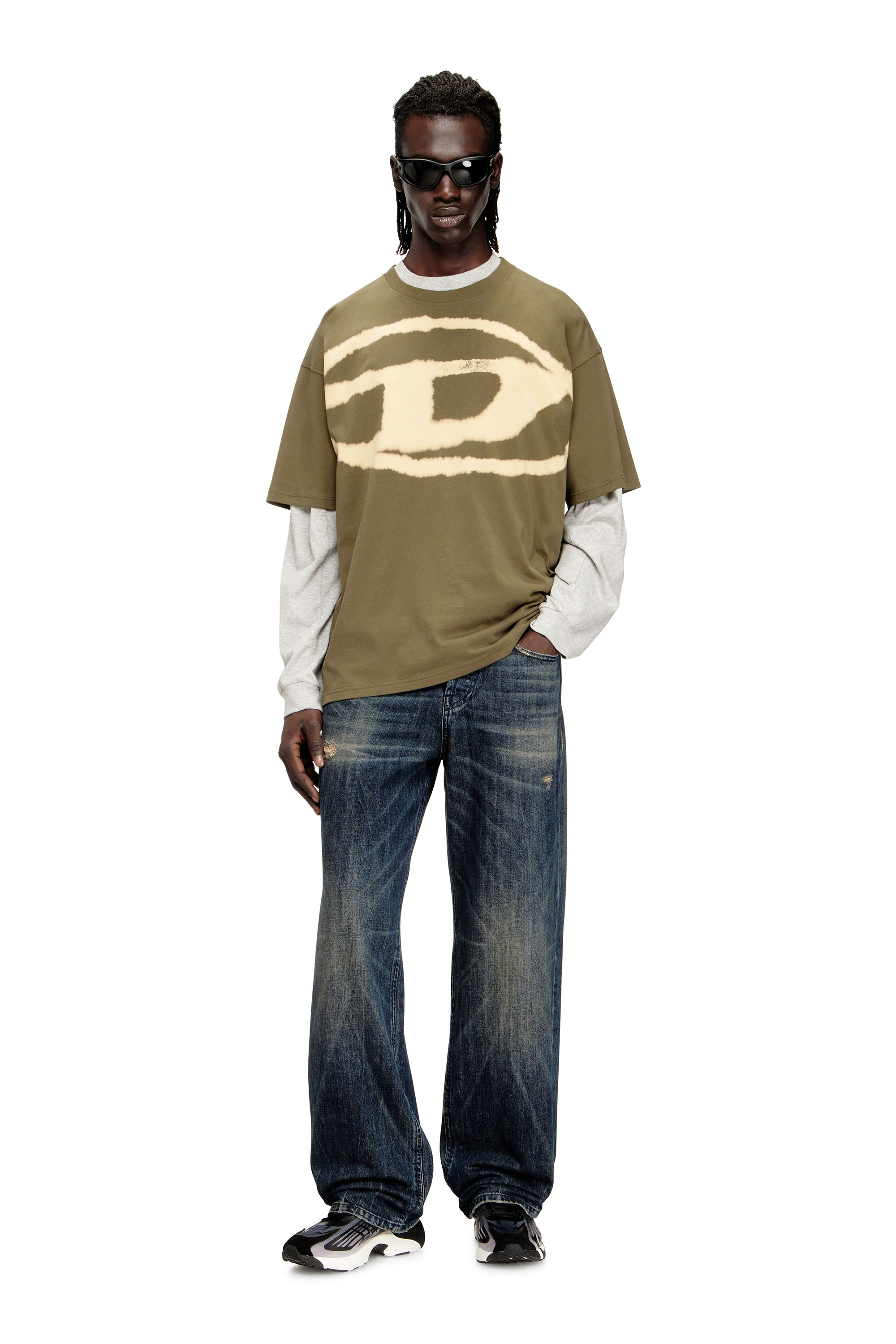 Diesel - T-BOXT-BLEACH, Man's T-shirt with bleached Oval D logo in Military Green - 1