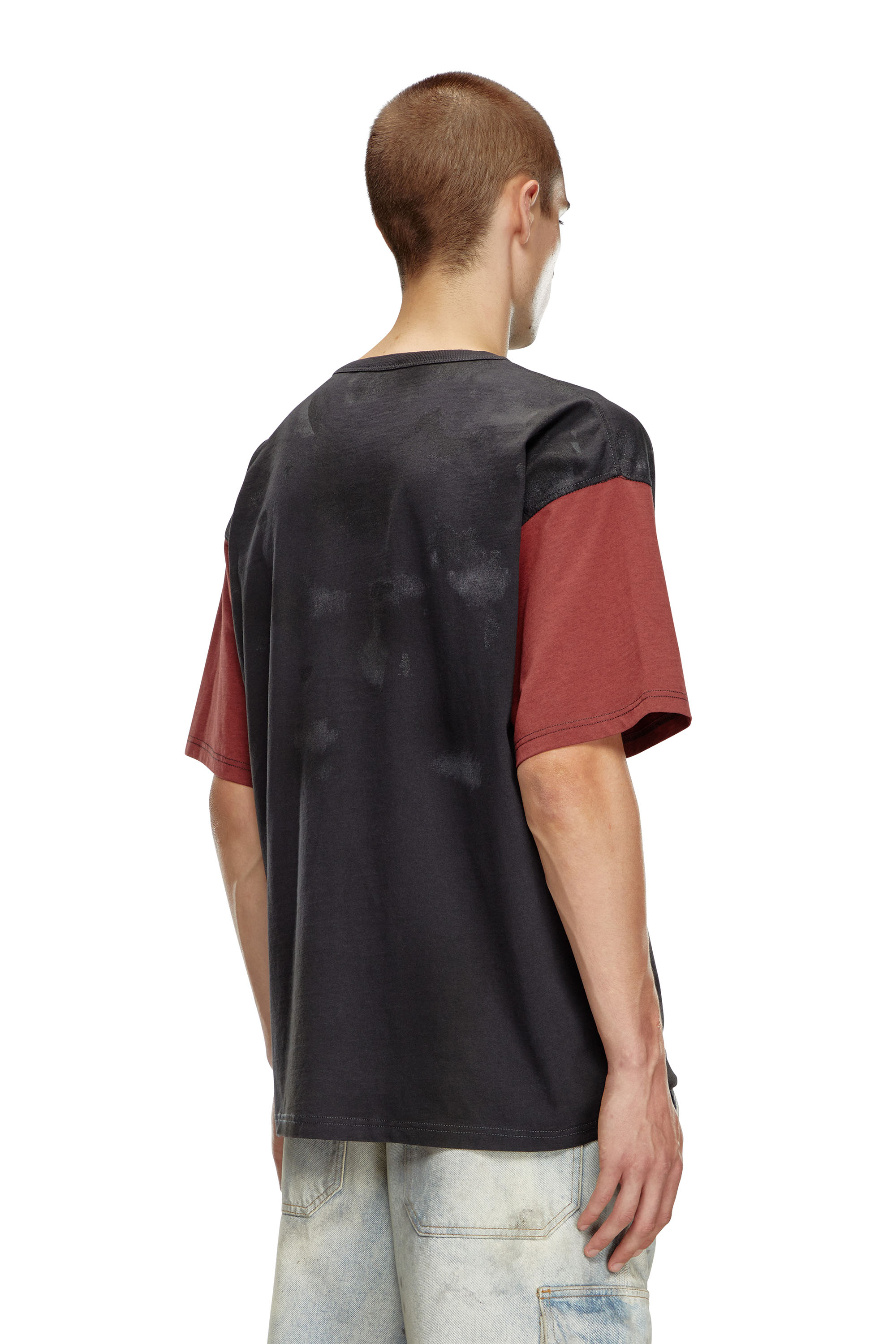 Diesel - T-BOXT-Q4, Man's Colour-block T-shirt with dirty effects in Black/Red - 4